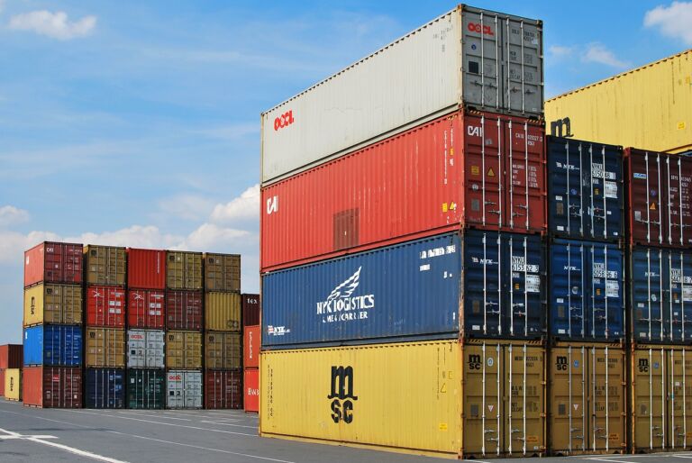 Rozszerzanie działalności handlowej: Proces przenoszenia firmy produkcyjnej z Polski do Anglii.