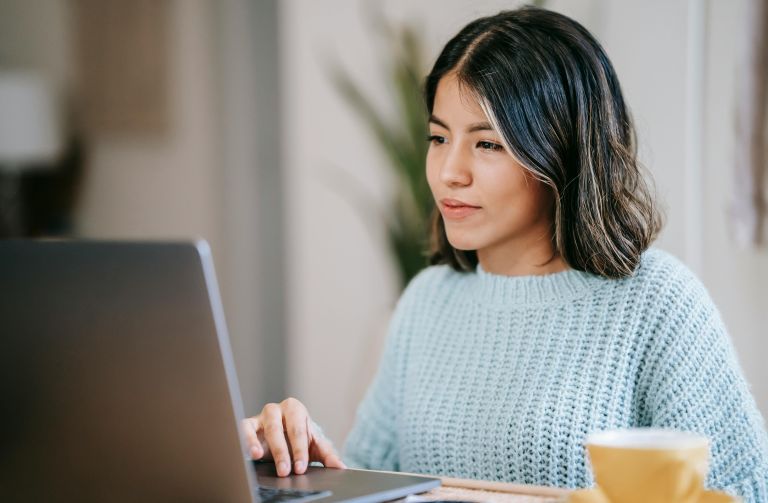 Rejestracja online vs tradycyjne podejście – jaką metodę wybrać dla swojej firmy Anglii?